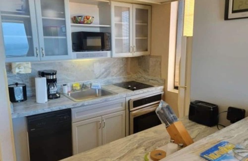 Northeast Virginia Beach Resort | Four Sails Resort Oceanfront condo with 2 Oceanfront Balconies