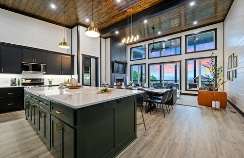 Broken Bow Cabin | 2Mountaintop Cabins Pool Saunas Slides Views &More