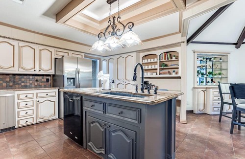 Garland House | 9 Bedroom Castle with a Pool and Billiards Room