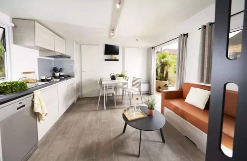 Seillac House | Super EVO - 3 bedrooms - Semi-covered terrace - Air conditioning & dishwasher included! sleeps 6