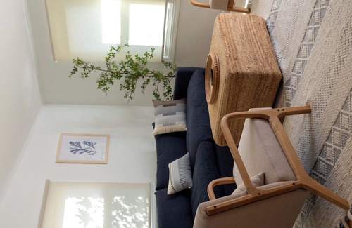 Lagoon Heights Cottage | Charming 3-bedroom cottage in Oak Bluffs with AC, WiFi