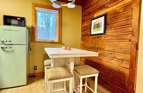 North Pole Cabin | Birch + Bjørn Tiny Home: Aurora Viewing & Sun Deck