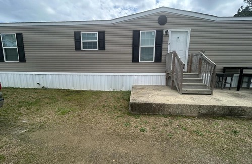Florence House | 3-bedroom mobile home in peaceful Florence with AC, WiFi