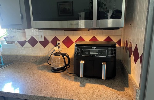 Morrow House | Charming house with 1-bedroom for rent in pleasant Morrow with AC, WiFi.