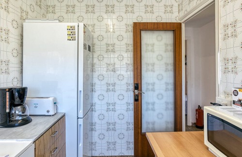 Llanca Apartment | Apartment 'Marval' with Sea View, Wi-Fi and Air Conditioning