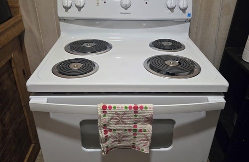 Stinnett Cabin | Cozy cabin with WiFi and AC in small town Stinnett