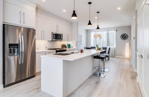 Chestermere House | New Home with Central AC, 15 Mins to YYC, 5 Mins to Lake & Stoney - Pets welcome