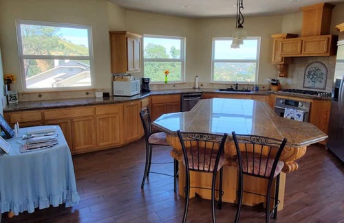 Oak Shores House | Lighthouse Views