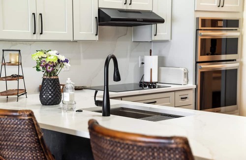 Tropic Palms House | Waterfront Getaway! 3BR on Canal + Row Boat – Near Beach & Atlantic Ave Fun!