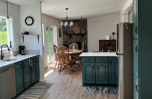 La Porte House | Charming 2-bedroom house in Harbor Country. 5 minutes from downtown Three Oaks