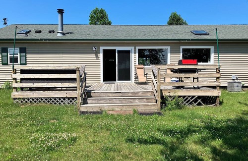 La Porte House | Charming 2-bedroom house in Harbor Country. 5 minutes from downtown Three Oaks