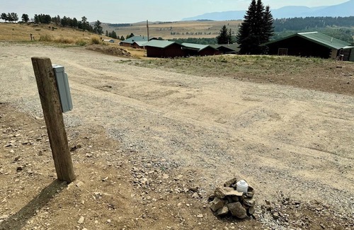 Fishtail RV Rental | Mystic View RV Site - Mountain Views - Pet Friendly