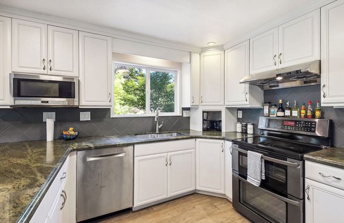 Enumclaw House | Spacious 4-bedroom house, Enumclaw near Mt Rainier Nat'l Park in natural setting
