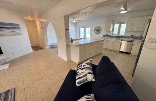 Cooper's Town House | Waterfront Abaco Beach House - Private 5Bedroom 3Bath, 15 min from Treasure Cay
