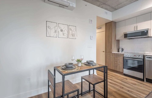 Shaughnessy Village Apartment | Cozy 1BR- Concordia- Gym