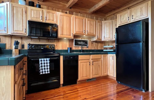 Six Mile Ski Chalet | THREE-LEVEL LAKEFRONT DESIGNER CHALET: ONLY 9 MILES FROM CLEMSON! Wi-Fi/AC