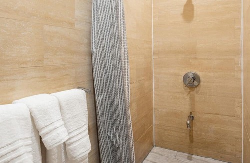 Midtown East Apartment | Chic Midtown Studio with Patio #203