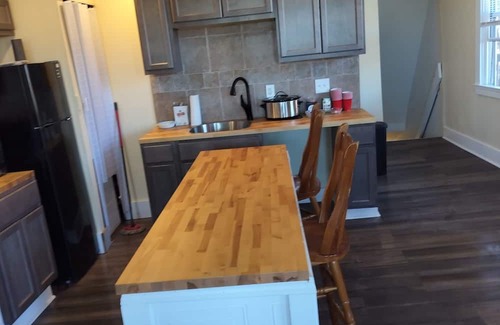 Cincinnati Apartment | Modern corporate apartment in charming Cincinnati with AC, WiFi