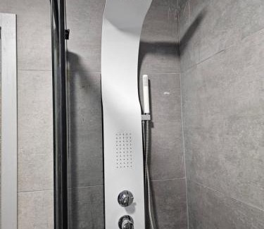 Reza Apartment | Piso Pino