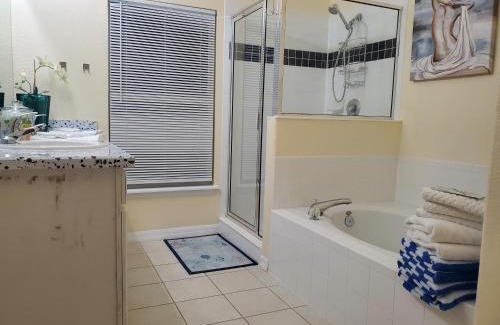 Marbella House | Posh guest suite with pool