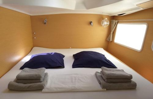 Tartane Boat Rental | Catamaran Daisy Temple