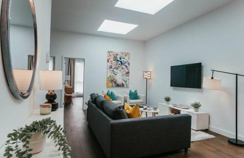 La Petite-Patrie Apartment | HRésidences Modern Apt on Main St Hubert Street