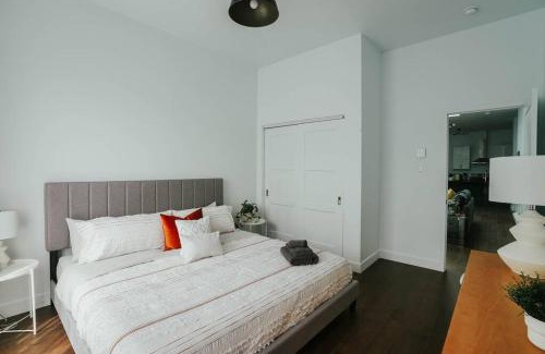 La Petite-Patrie Apartment | HRésidences Modern Apt on Main St Hubert Street