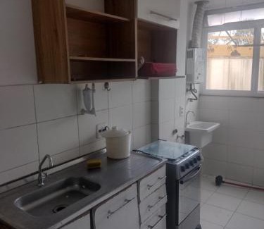 Vargem Pequena Apartment | Quartos individuais com sala,cozinha e banheiro compartilhado pelo anfitrião