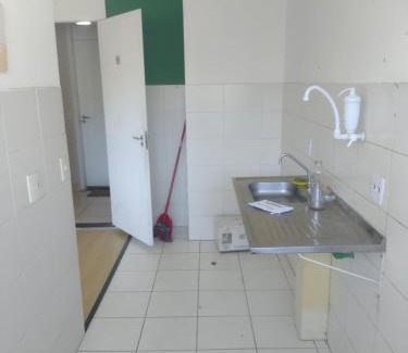Vargem Pequena Apartment | Quartos individuais com sala,cozinha e banheiro compartilhado pelo anfitrião