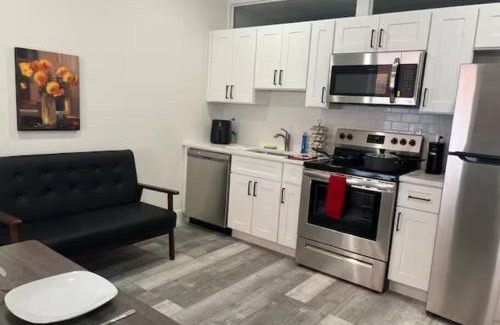 East Parkside Apartment | Cozy and Affordable Apt\Sleeps 3\1717 Apt 4