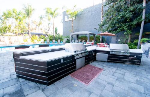 Civic Core Apartment | Heart of Downtown / Pool - Jacuzzi