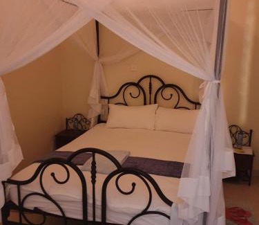 Ishiara Hotel | Catch 22 Lounge & Lodge