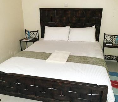 Ishiara Hotel | Catch 22 Lounge & Lodge