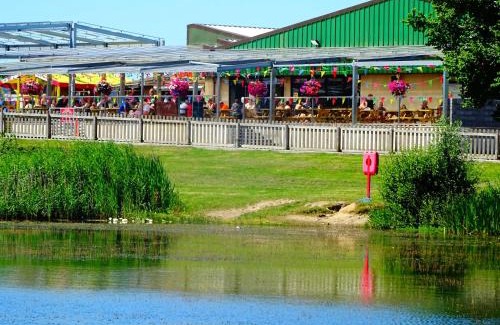 Crynant Other | Gateway Resort En-Suite Glamping Pod