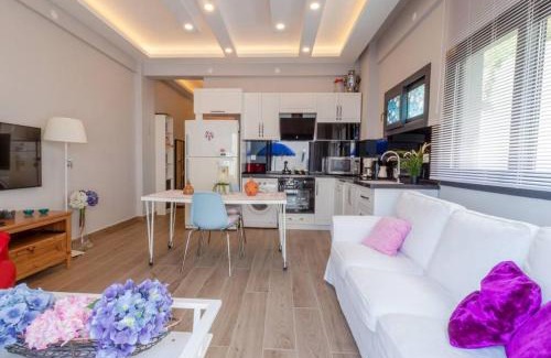 Gulluk House | Güllük'te Şık ve Tertemiz Tatil Evi