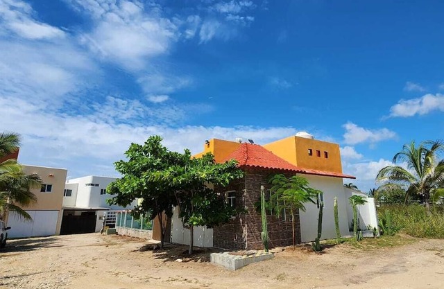 Casita Blanquis with a view of the sea