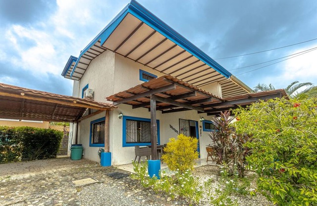 Casa Paraiso - Tropical Getaway Close to Beach