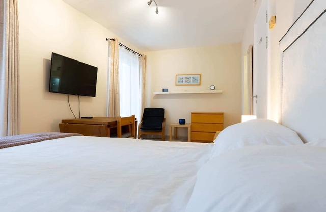 Eutotowers Suite-hosted by Sweetstay