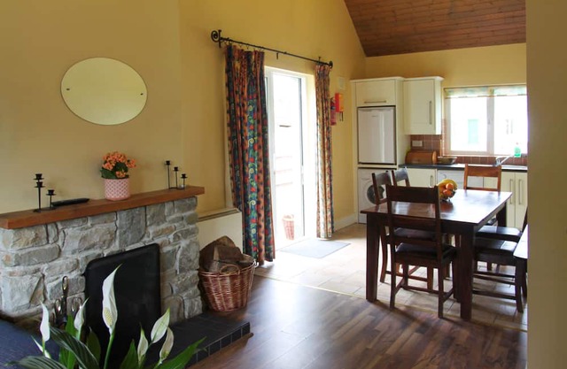 Leitrim Quay - Riverside Cottage 2