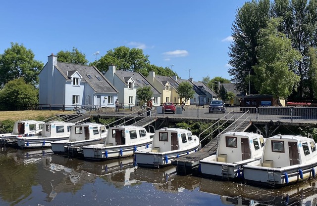 Leitrim Quay - Riverside Cottage No 8