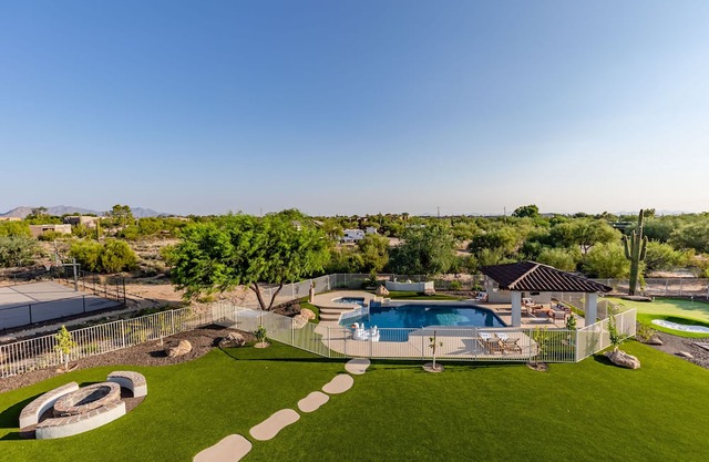 Desert Dreamland - Pool&Spa- Sports Court & more!