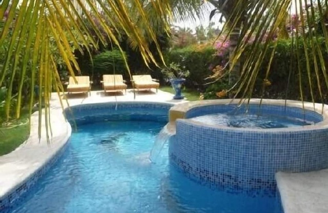 Dreamlike villa with infinity Jacuzzi and lagoon swimming pool