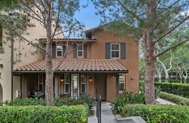 Beautiful Resort-Like 3 Bedroom / 3 Bathroom Irvine Quail Hill Condo!