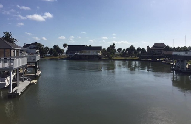 Gated Top and Bottom Deck Safe Children 3BR Sleeps 9 Bay Canal Great Fishing !
