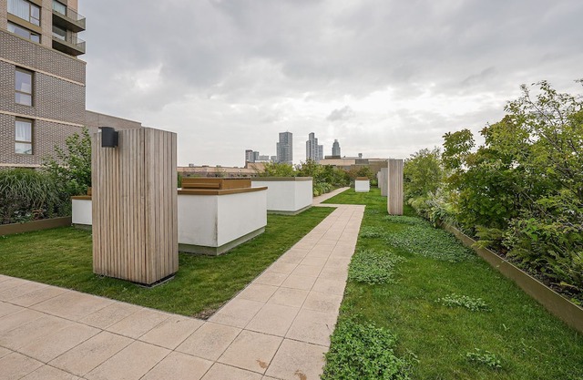 Central London Stay in Vauxhall With Balcony