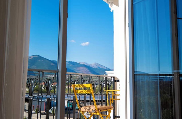 Leo Hotel