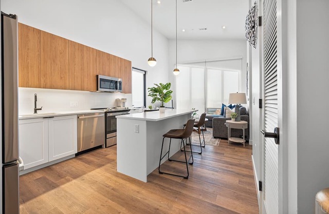 Luxury 1BR Next to Logan Airport 8985