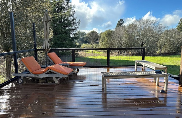 Charming cottage in delightful Sebastopol with AC, WiFi