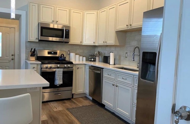 Charming 3-bedroom House in Trendy South Broadway Neighborhood