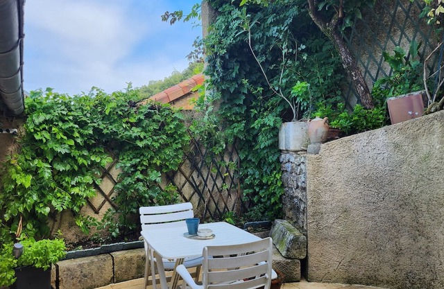 Small atypical house with terrace Grand Poitiers